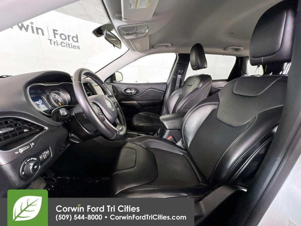 Used 2020 Jeep Cherokee Latitude Plus w/ Cold Weather Group AWD/4WD image 24
