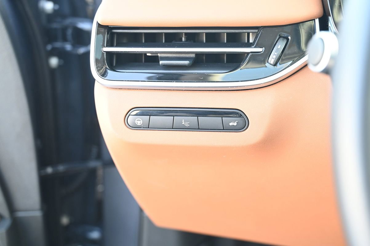 Used 2025 INFINITI QX60 Sensory image 25