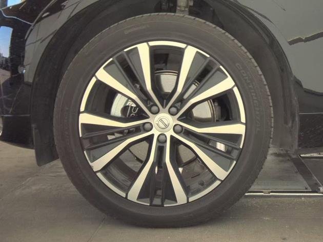 Used 2025 Volvo XC60 B5 Plus image 5