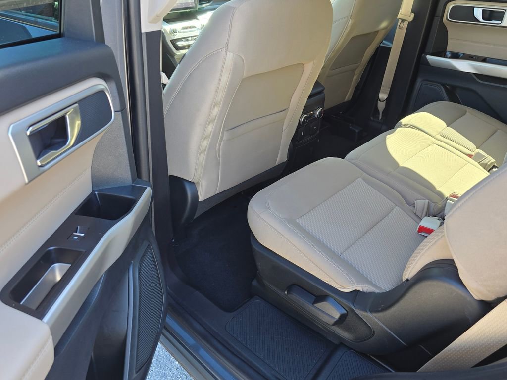 Used 2022 Ford Explorer XLT image 27