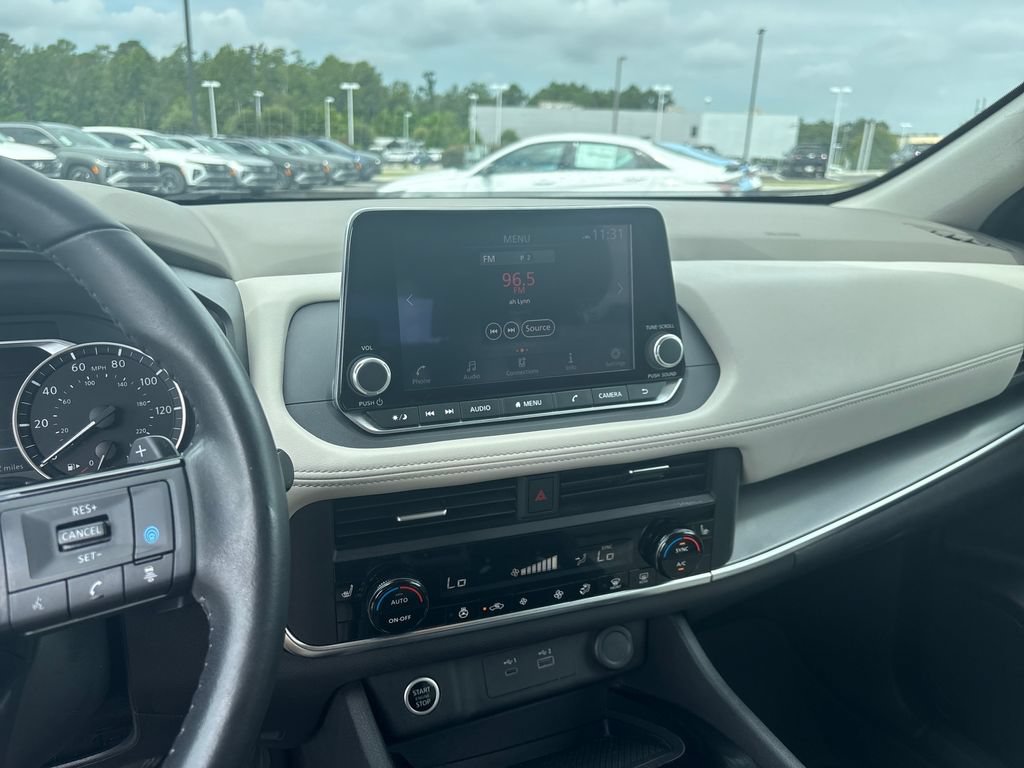 Used 2023 Nissan Rogue SV w/ SV Premium B Package FWD image 17