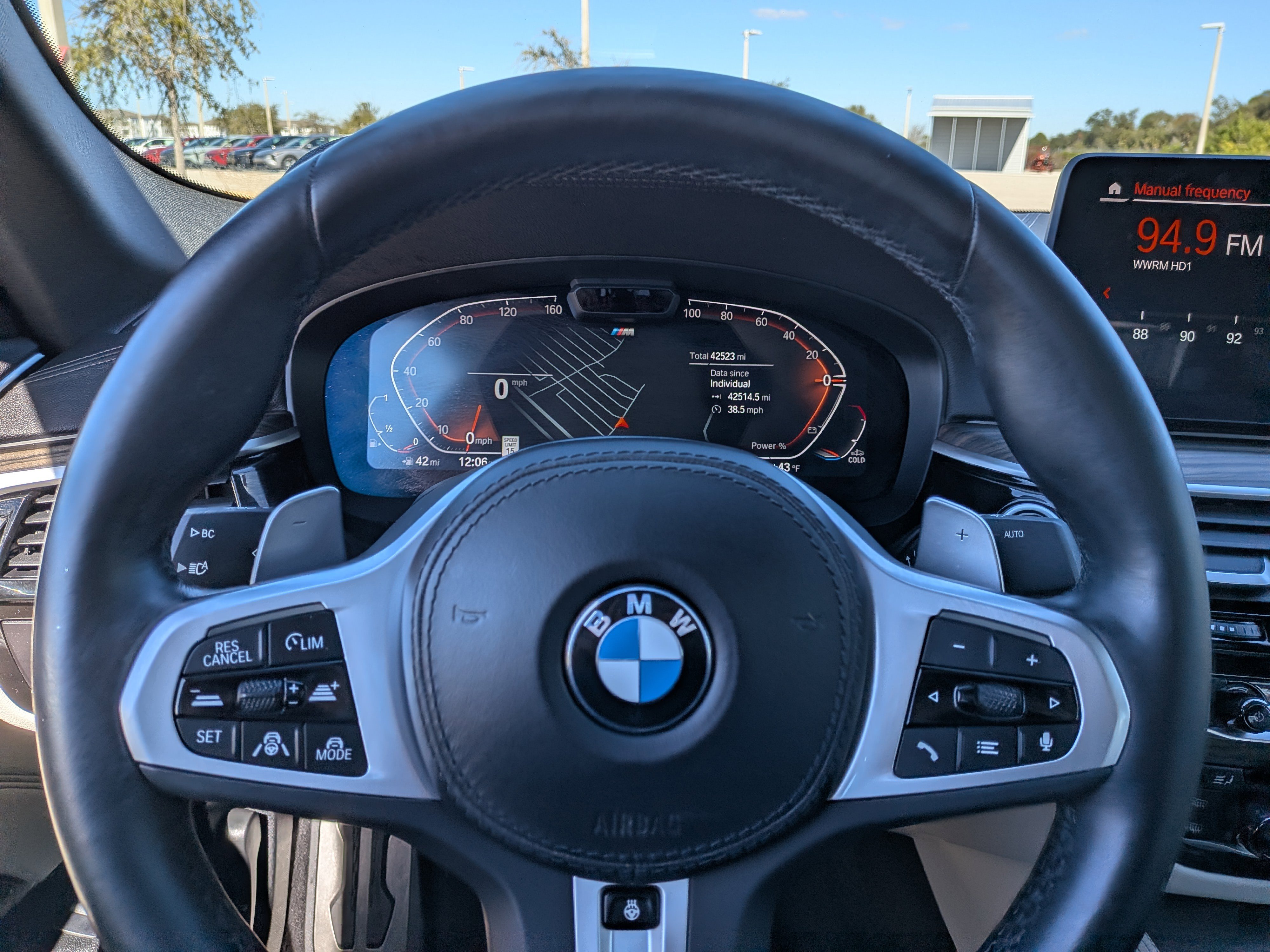 Used 2023 BMW 540i xDrive w/ Executive Package image 29