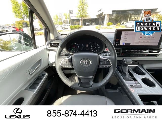 Used 2025 Toyota Sienna XLE FWD image 16