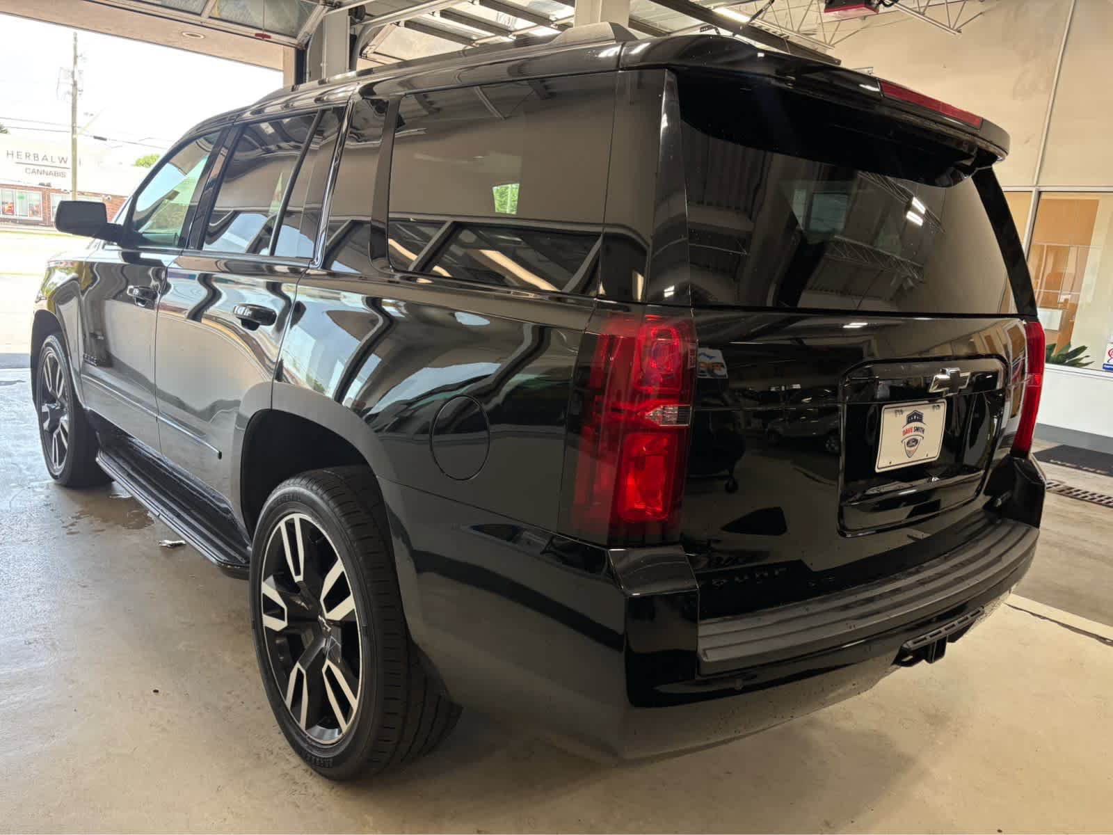 Used 2018 Chevrolet Tahoe Premier AWD/4WD image 9