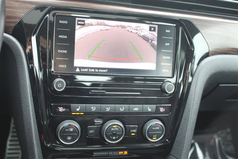 Used 2020 Volkswagen Passat 2.0T SEL image 19