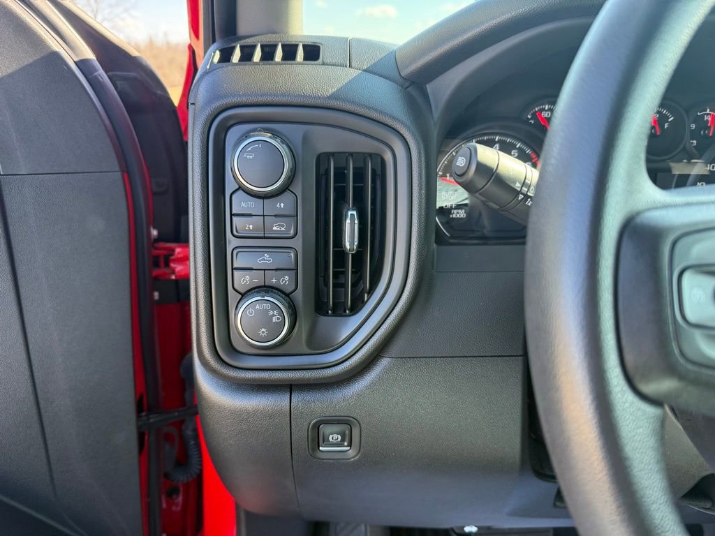 Used 2023 Chevrolet Silverado 1500 Custom image 32