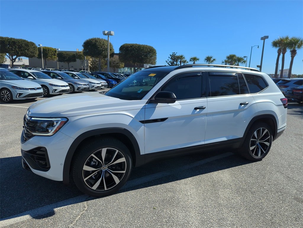 Used 2025 Volkswagen Atlas SEL Premium R-Line image 13