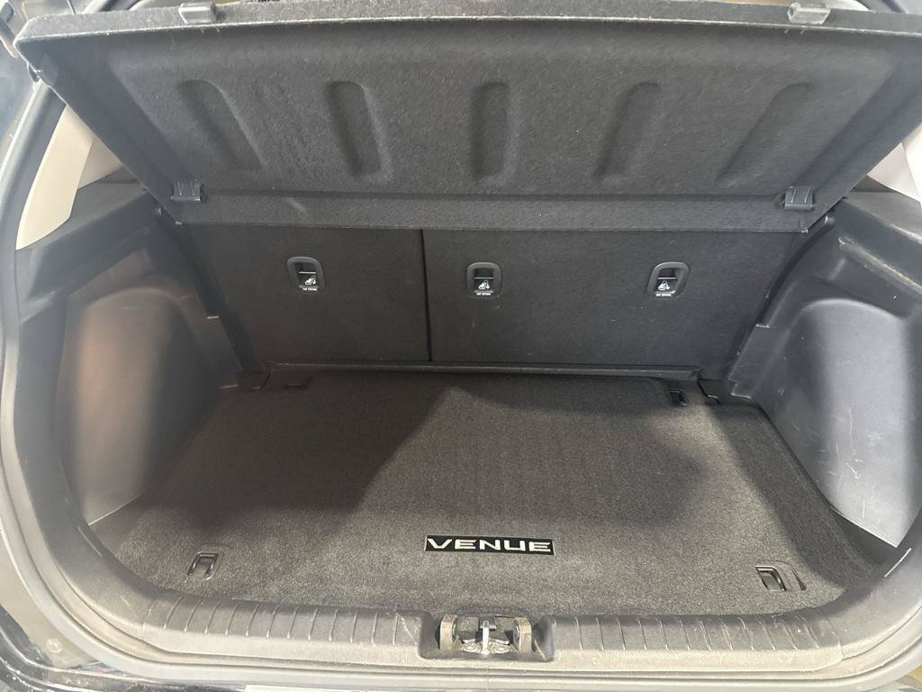 Used 2025 Hyundai Venue SE FWD image 7