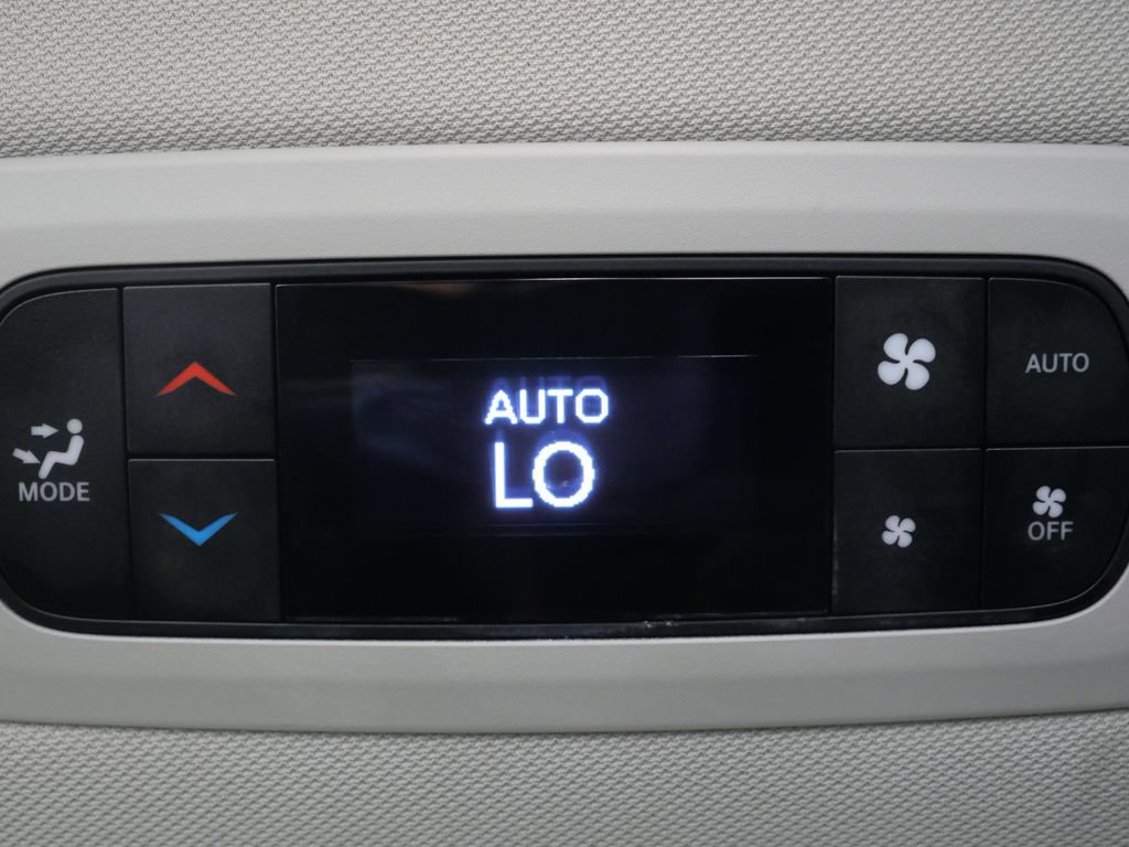 Used 2024 Chrysler Pacifica Touring-L FWD image 25