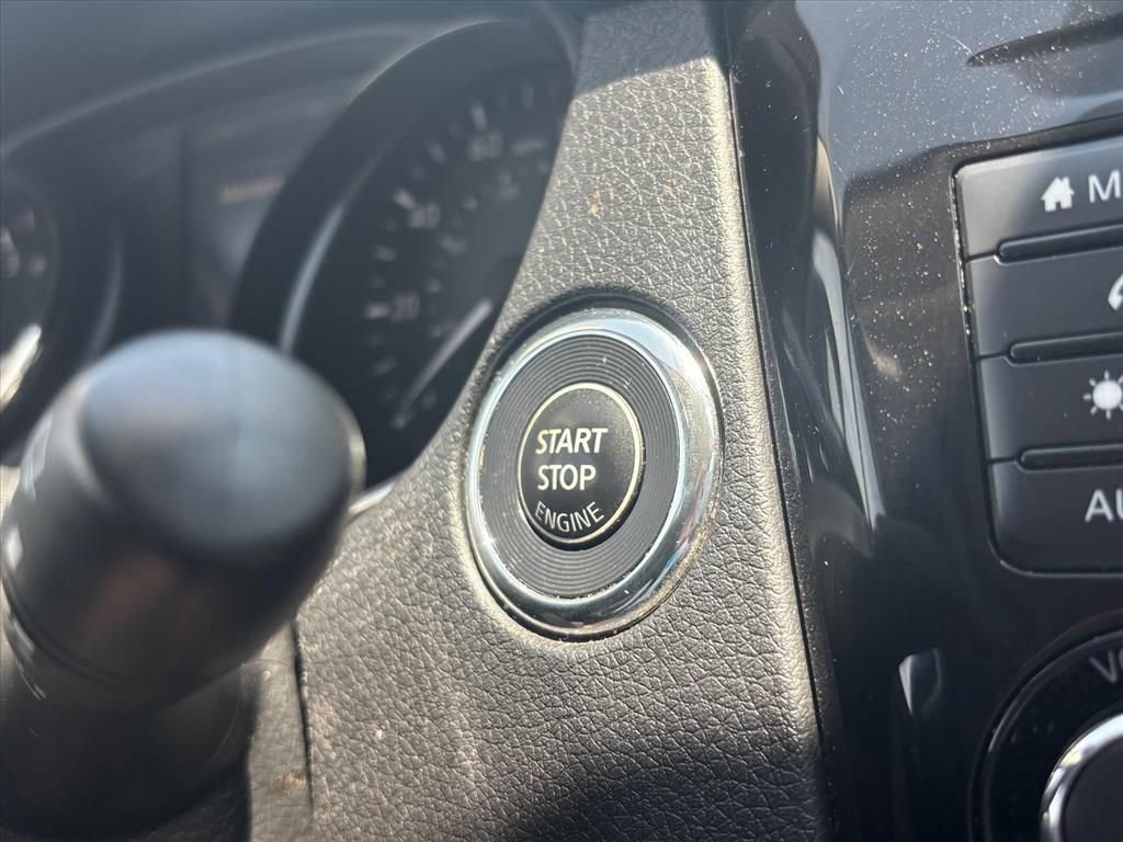 Used 2022 Nissan Rogue Sport SV FWD image 17