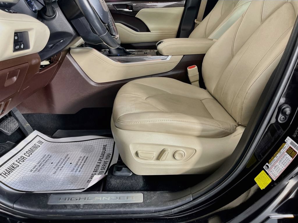 Used 2020 Toyota Highlander Limited FWD image 28