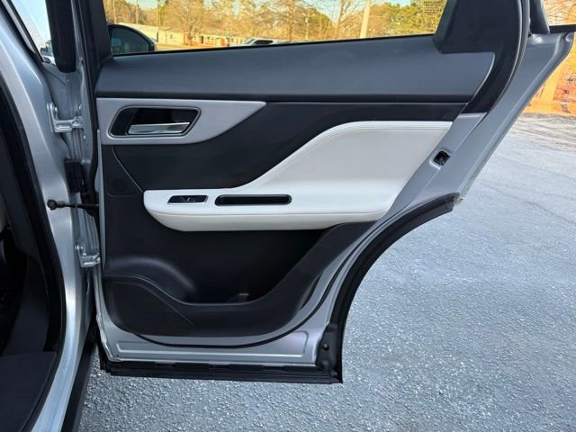 Used 2017 Jaguar F-PACE Prestige image 12