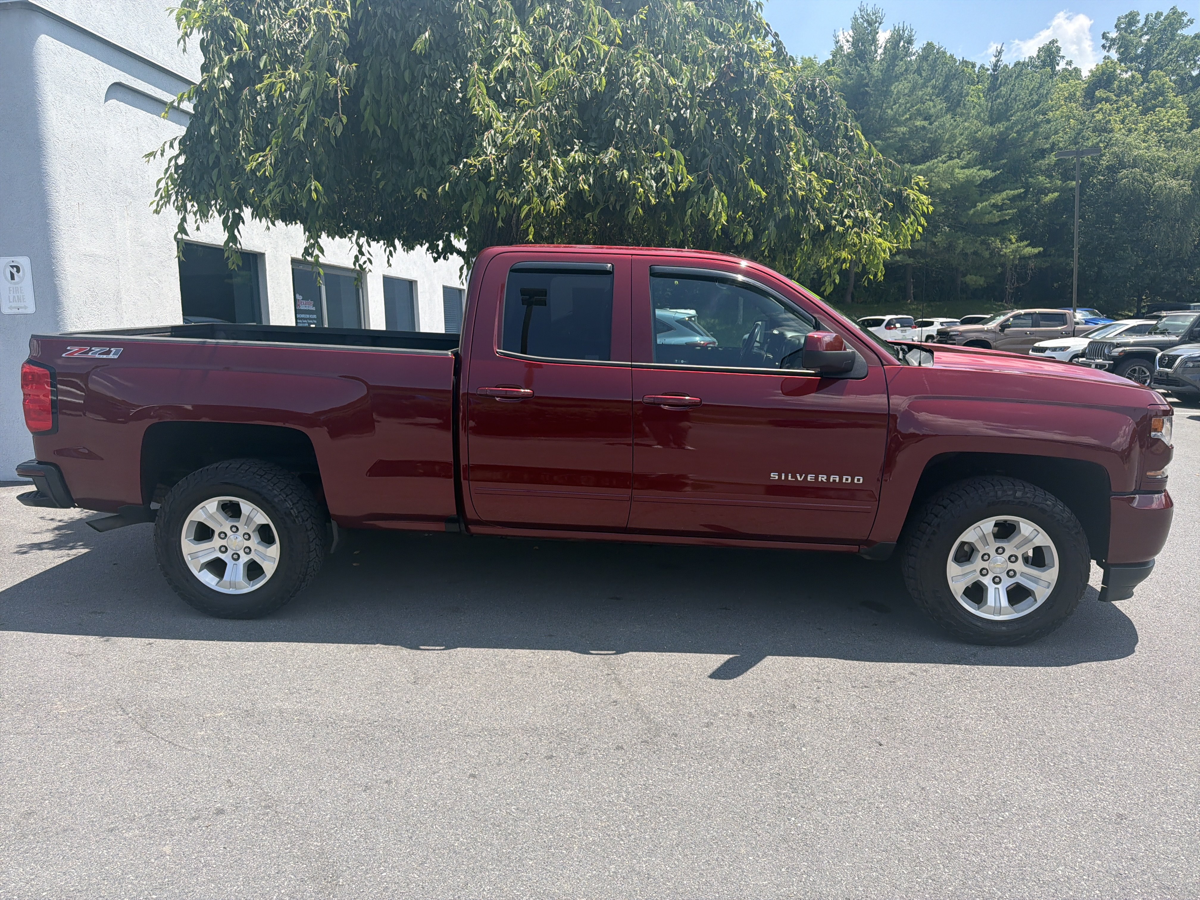 Used 2017 Chevrolet Silverado 1500 LT w/ All Star Edition AWD/4WD image 2