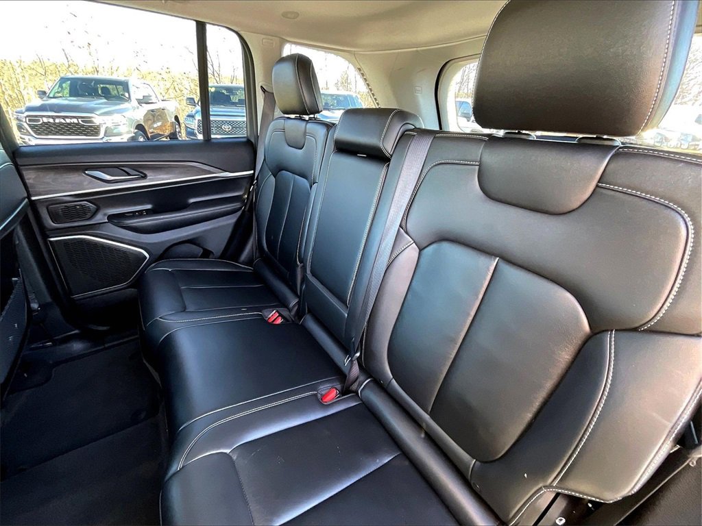 Used 2022 Jeep Grand Cherokee Limited image 14