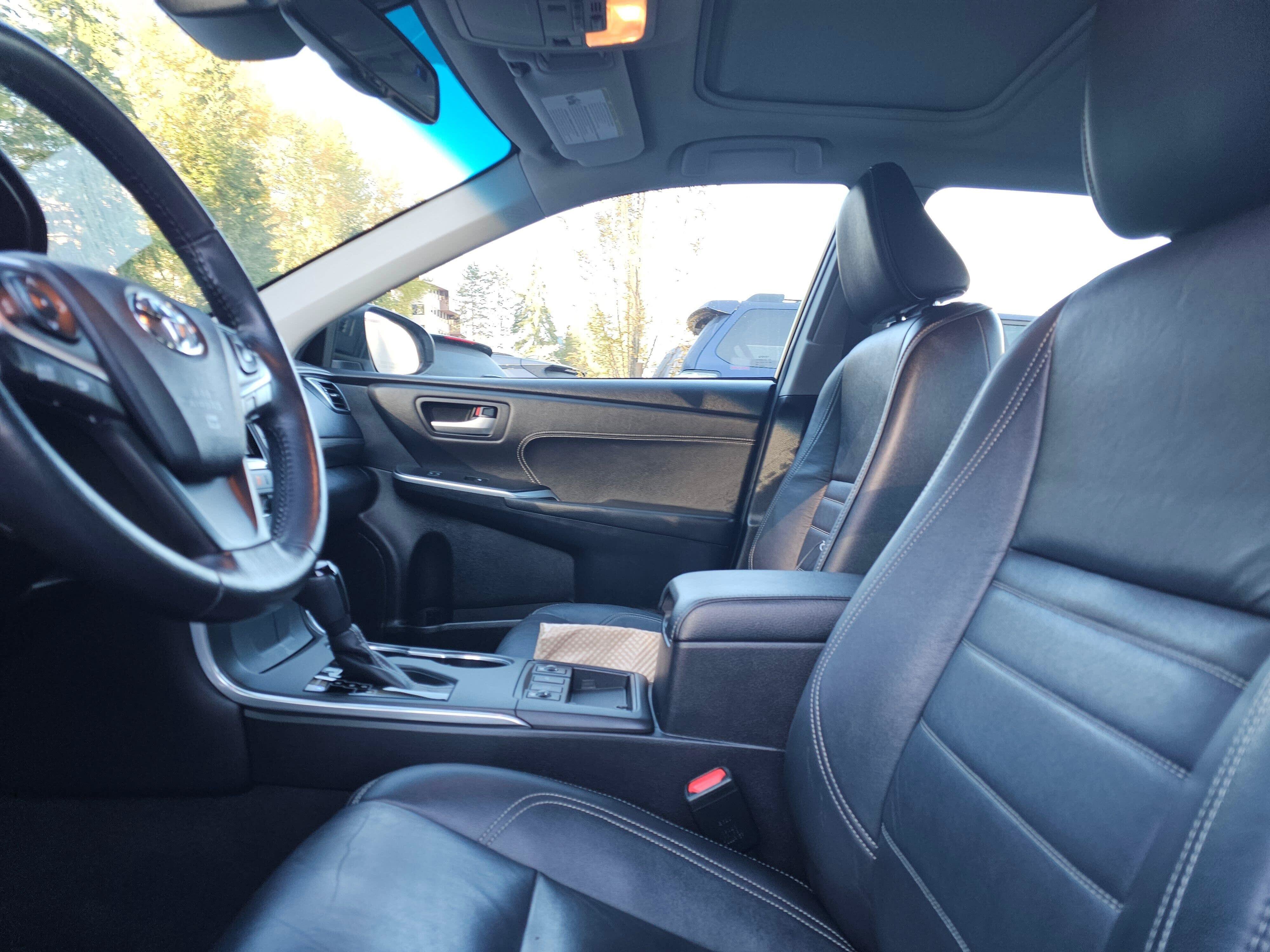 Used 2015 Toyota Camry XLE w/ Moonroof Package FWD image 23