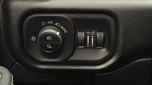 Used 2023 RAM 1500 Laramie AWD/4WD image 38
