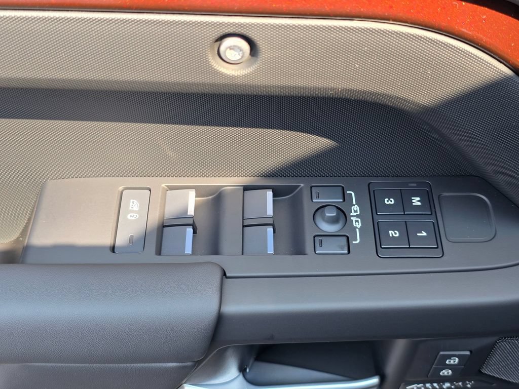 New 2026 Land Rover Defender 130 X-Dynamic SE AWD/4WD image 30