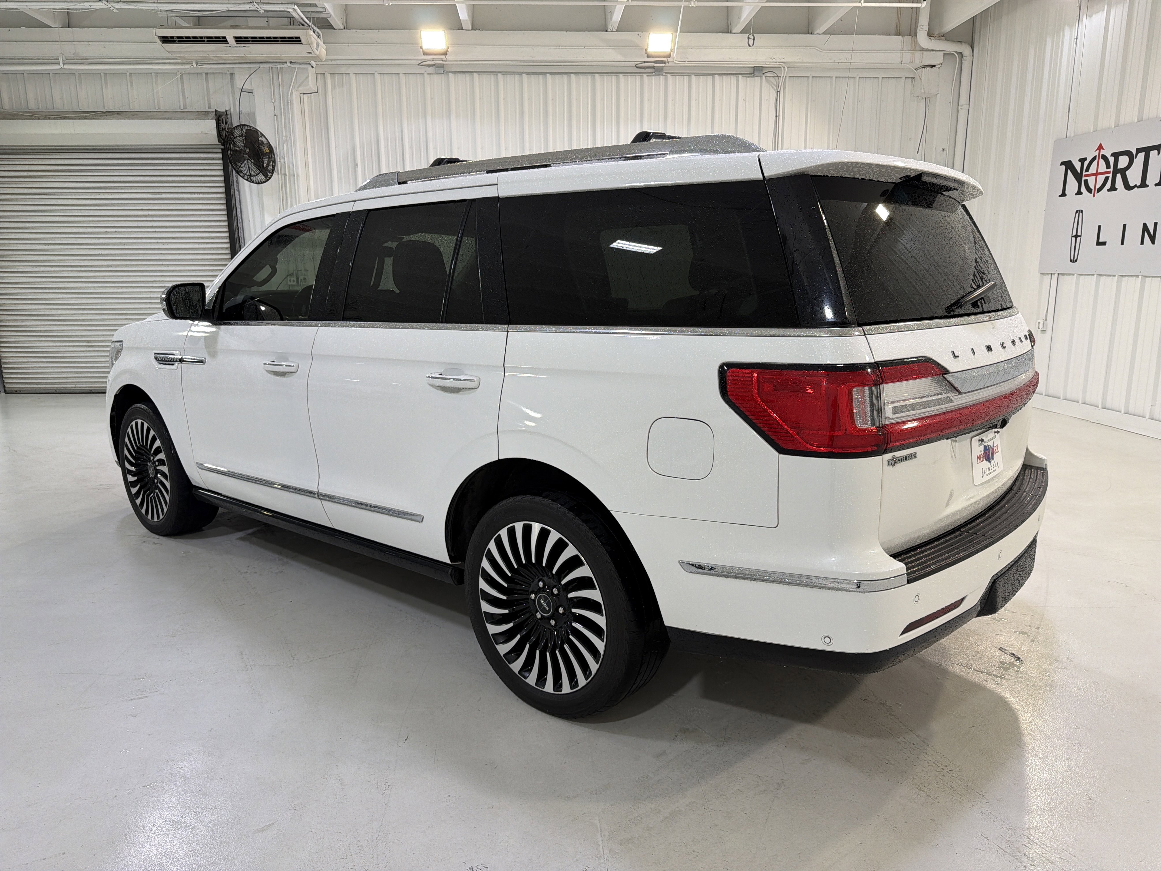 Used 2020 Lincoln Navigator Black Label w/ Cargo Convenience Package image 3