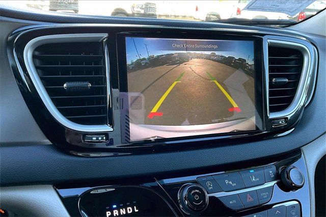 Used 2021 Chrysler Pacifica Touring-L image 23