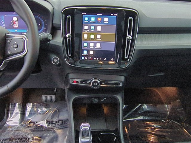 Used 2025 Volvo XC40 B5 Plus image 15