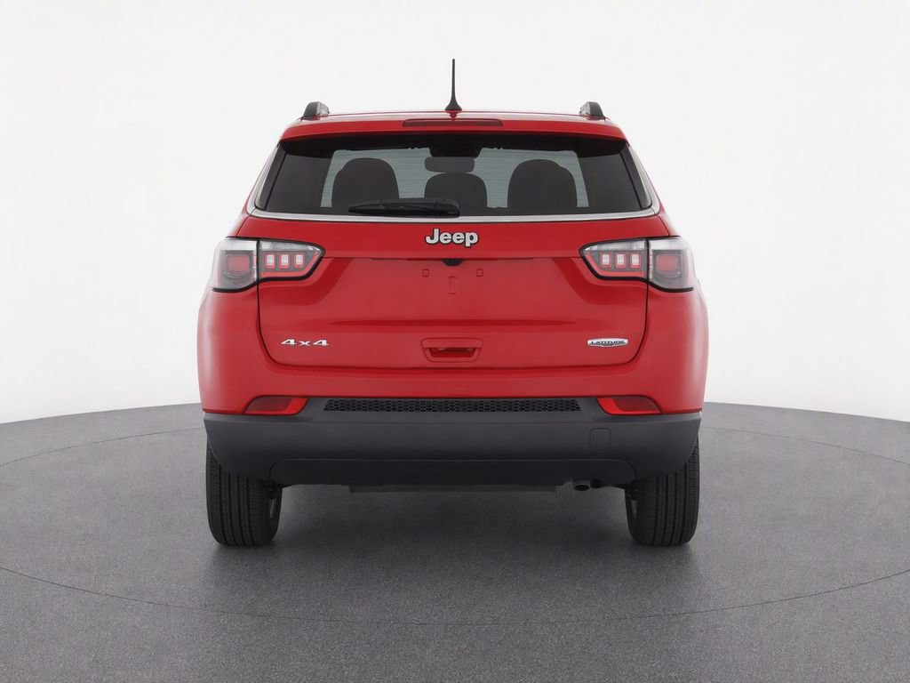Used 2025 Jeep Compass Latitude w/ Sun & Sound Group AWD/4WD image 7