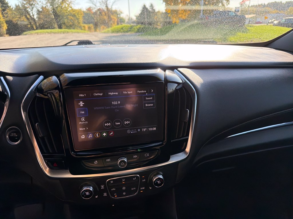 Used 2023 Chevrolet Traverse LT FWD image 17