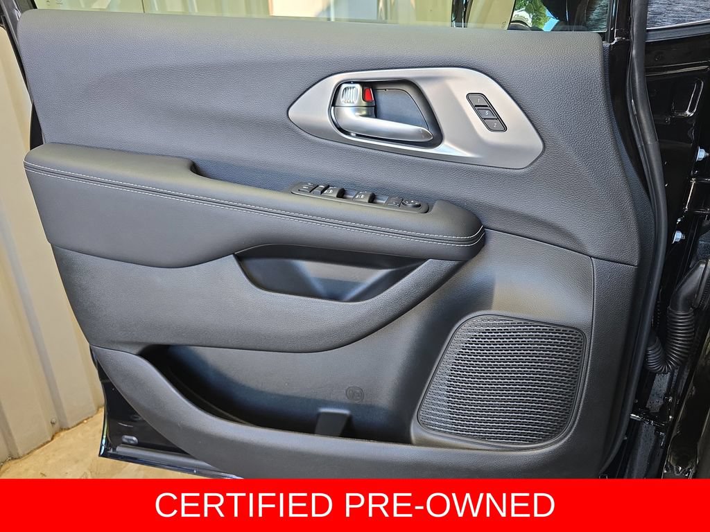Used 2026 Chrysler Pacifica Select AWD/4WD image 28