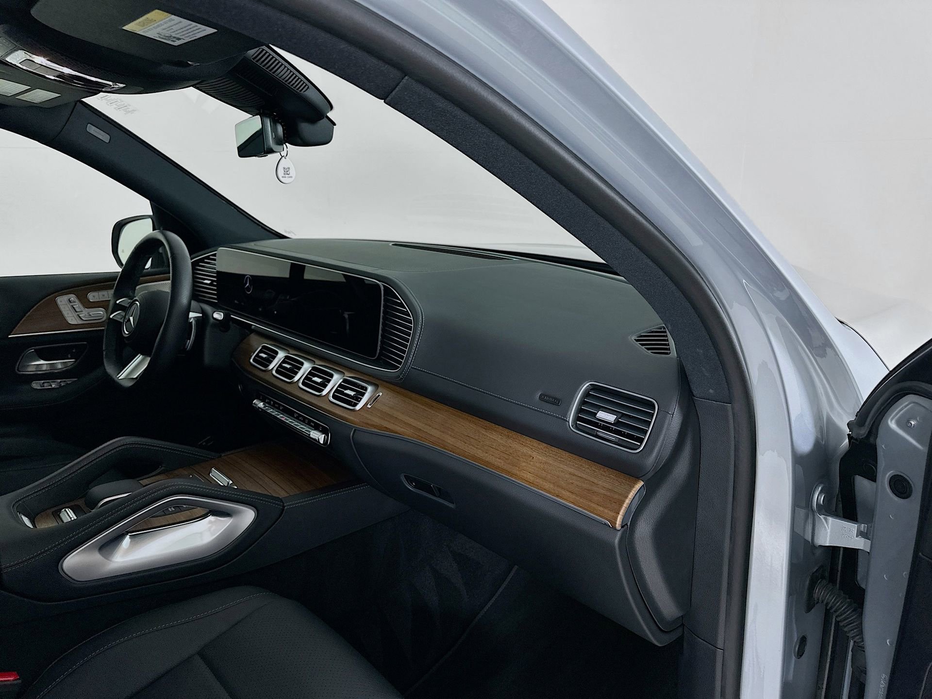 Certified 2025 Mercedes-Benz GLS 450 4MATIC image 34