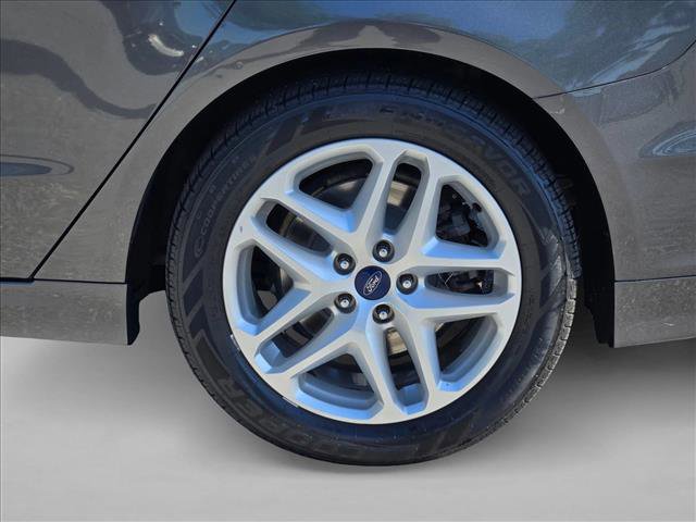Used 2015 Ford Fusion SE FWD image 21