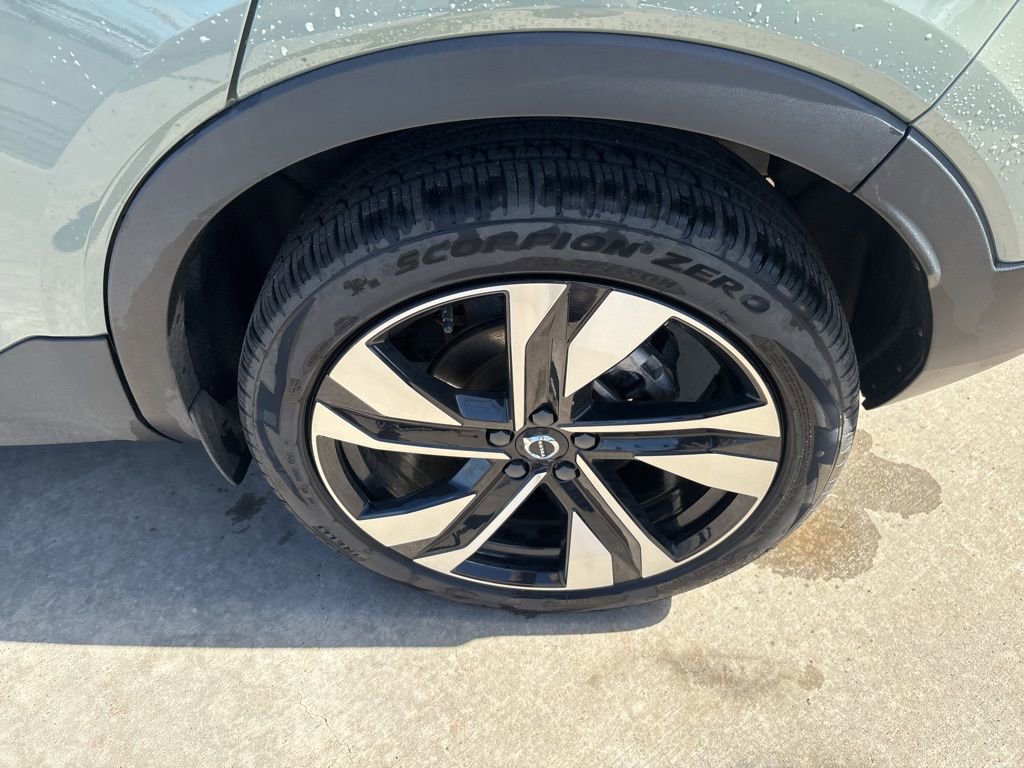 Used 2025 Volvo XC40 B5 Ultra w/ Protection Package Premier image 14