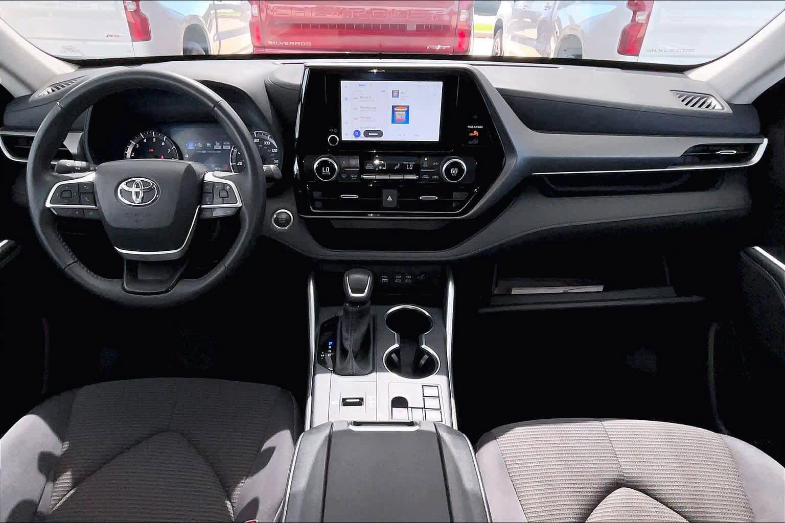 Used 2025 Toyota Highlander LE FWD image 14