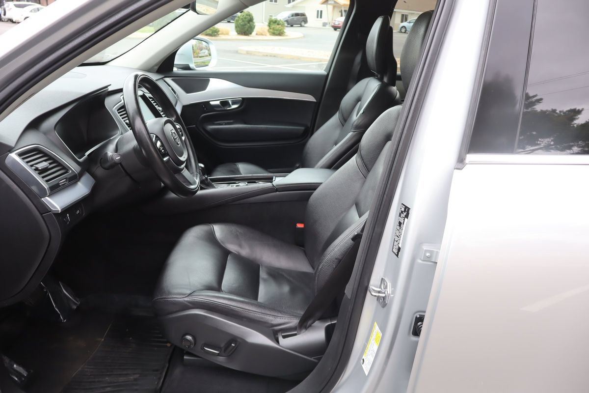 Used 2018 Volvo XC90 T6 Momentum w/ Convenience Package AWD/4WD image 19