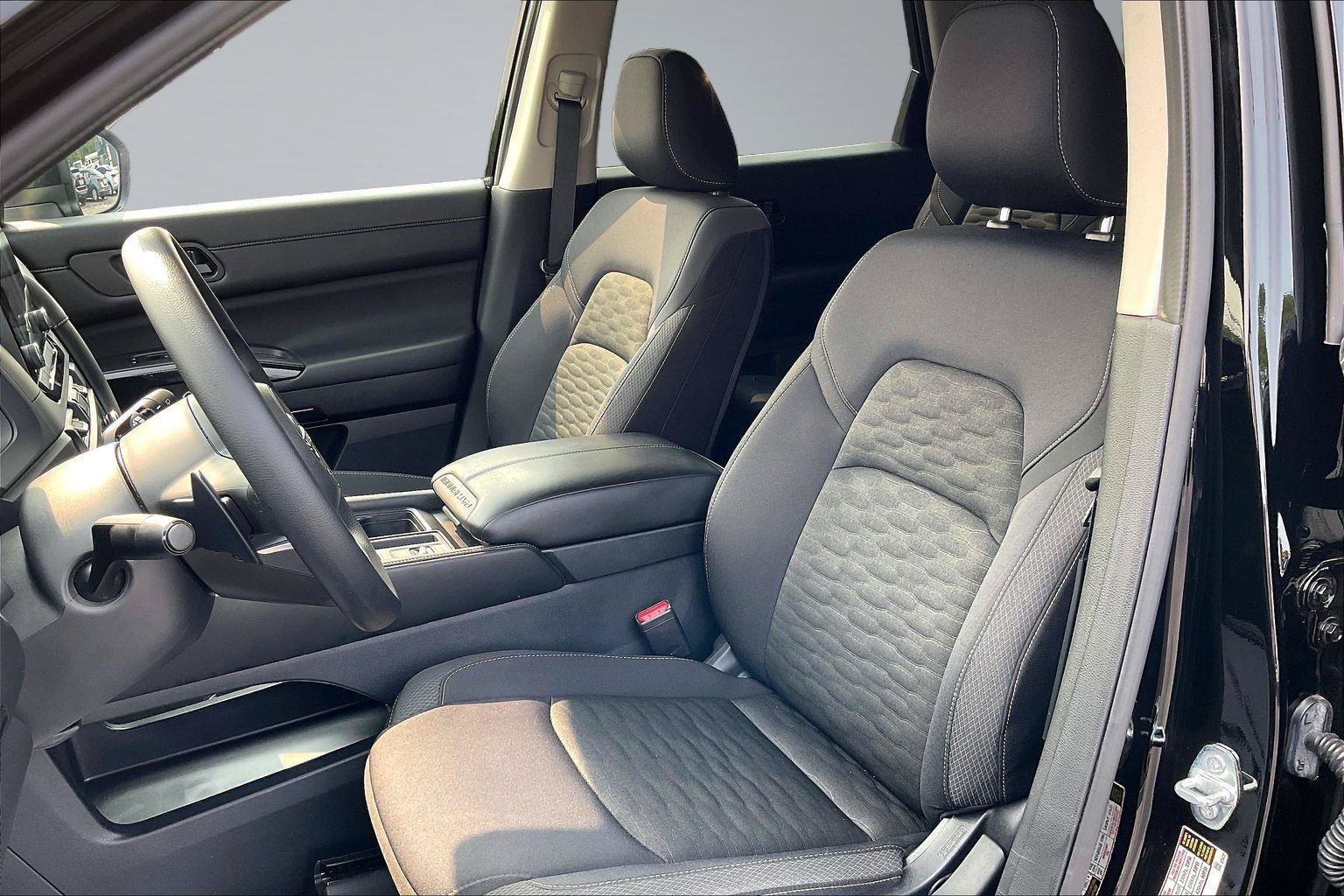 Certified 2025 Nissan Pathfinder S FWD image 25