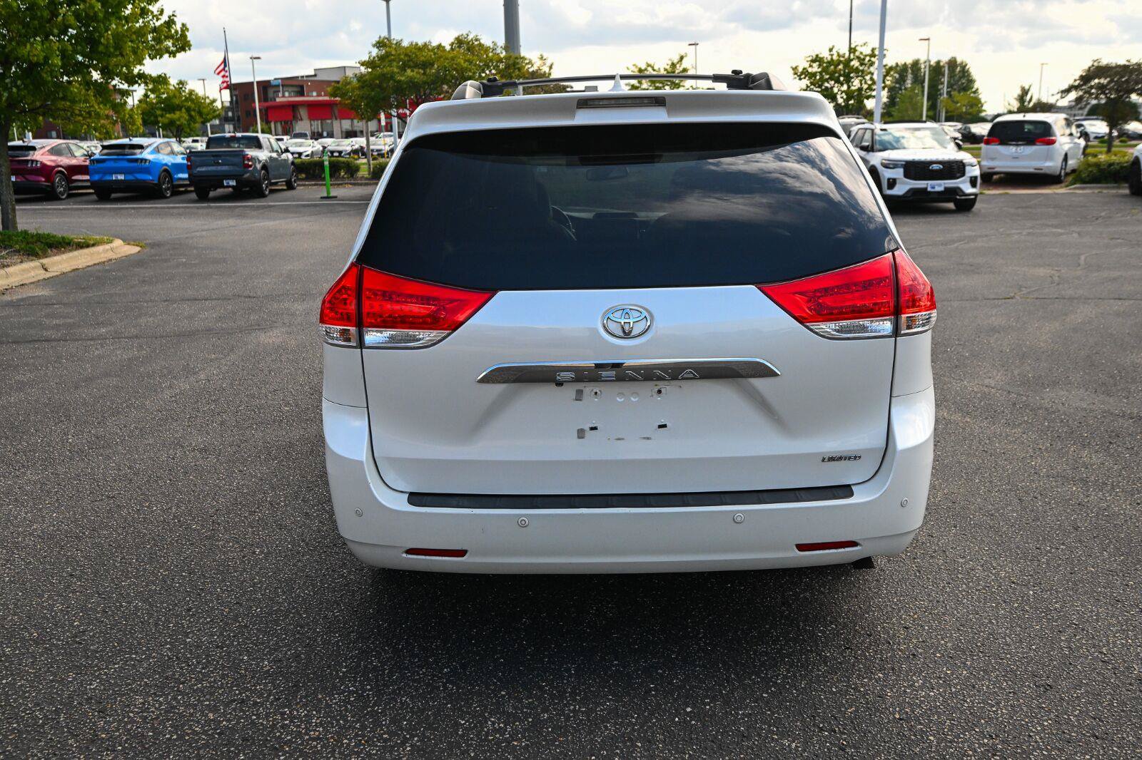 Used 2011 Toyota Sienna Limited w/ Premium Pkg FWD image 6