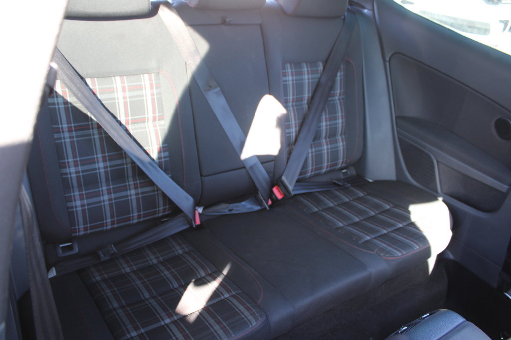 Used 2011 Volkswagen Golf 2-Door FWD image 11