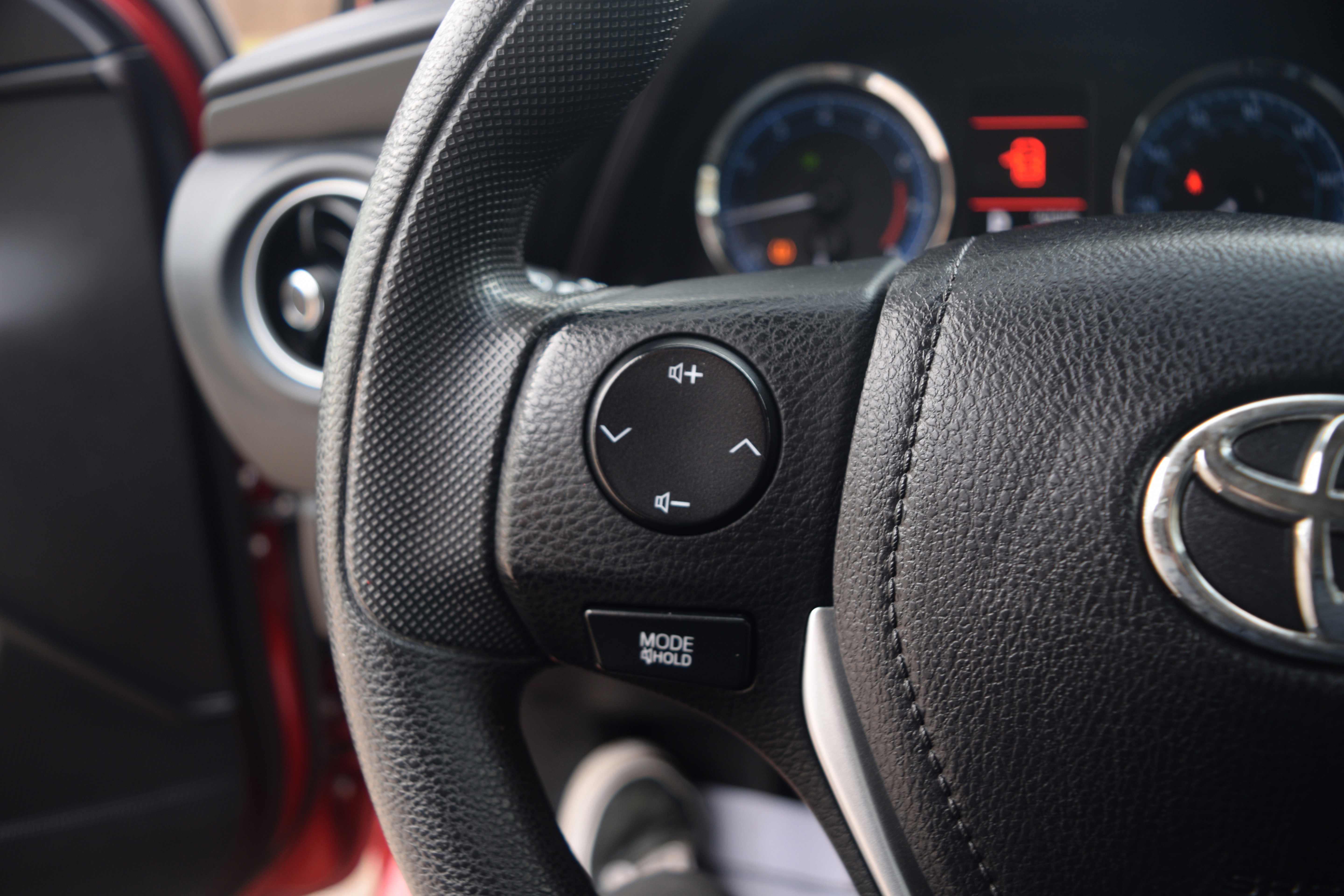 Used 2018 Toyota Corolla LE image 6