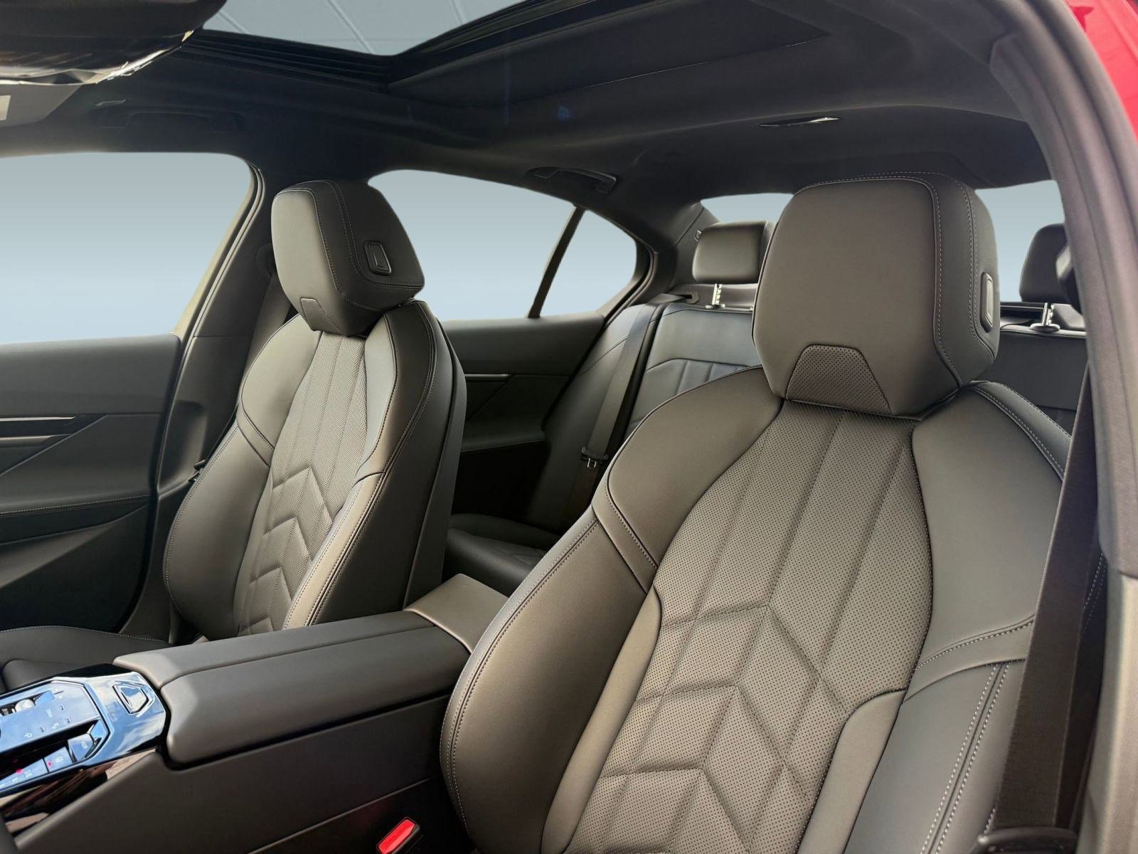 Used 2026 BMW 530i w/ M Sport Package image 23