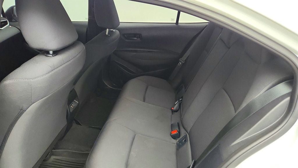 Used 2025 Toyota Corolla LE w/ LE Premium Package FWD image 19