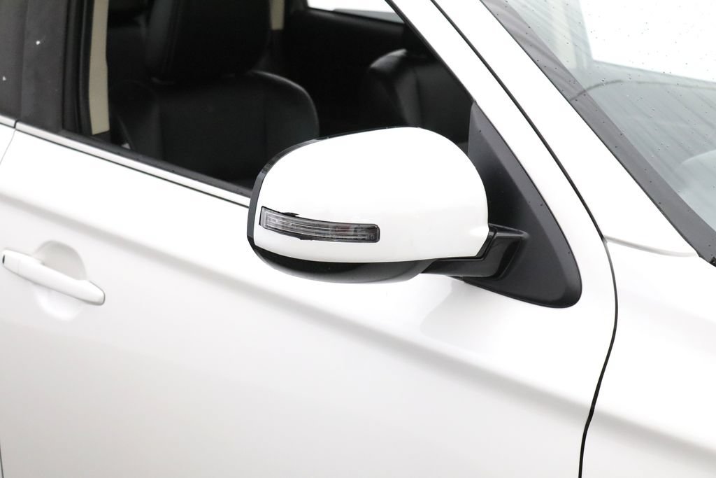 Used 2020 Mitsubishi Outlander SE AWD/4WD image 9