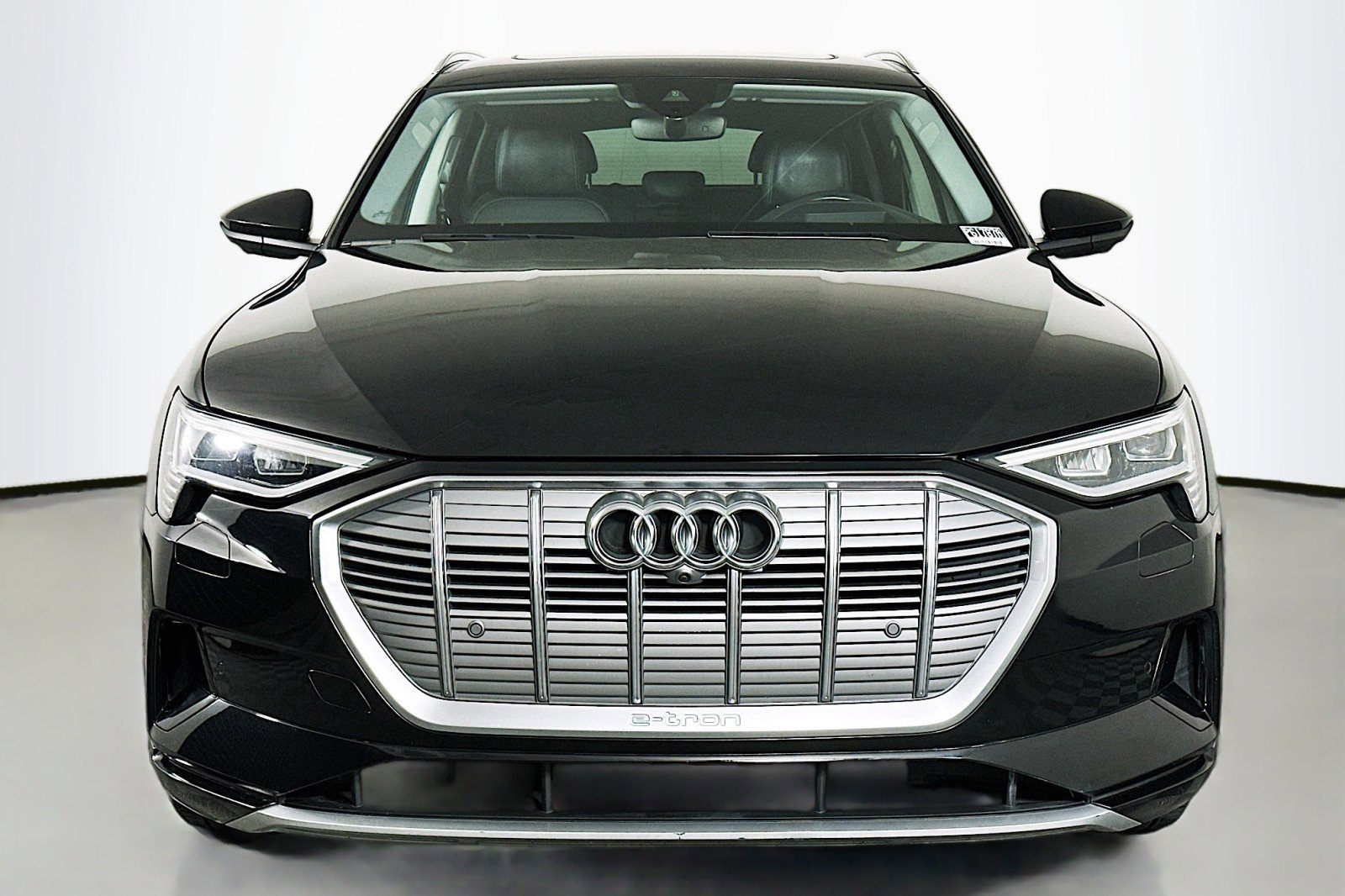 Used 2019 Audi e-tron Prestige w/ Prestige Package image 2