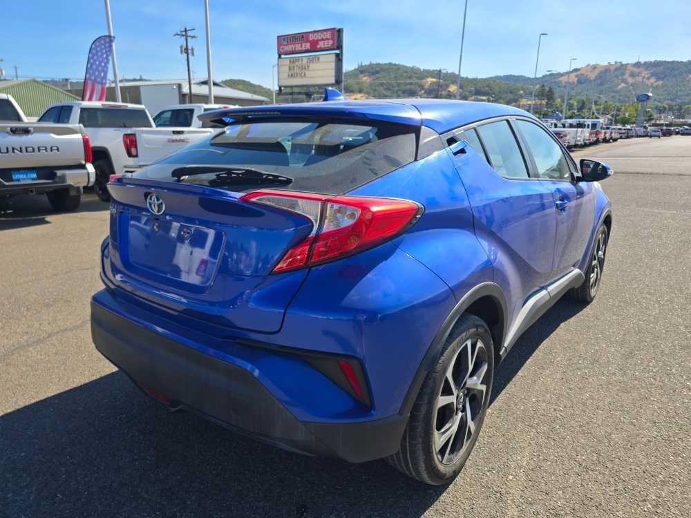 Used 2018 Toyota C-HR XLE FWD image 3