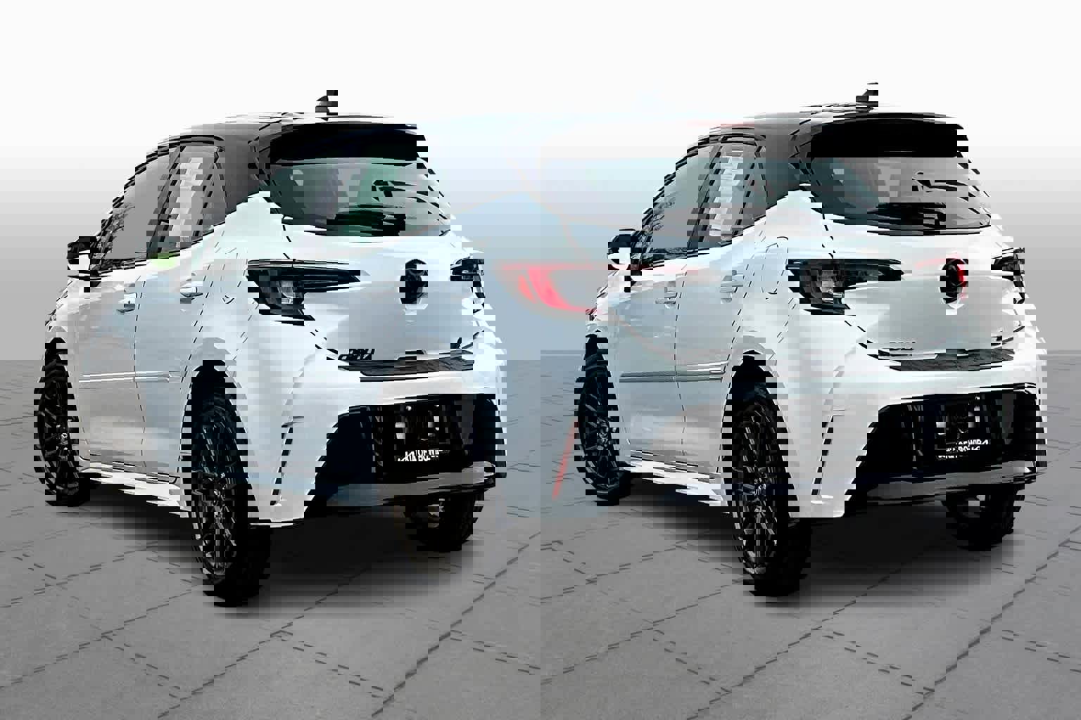 Used 2024 Toyota Corolla SE w/ SE Package image 12