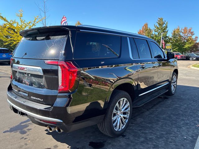 Used 2022 GMC Yukon XL Denali AWD/4WD image 2