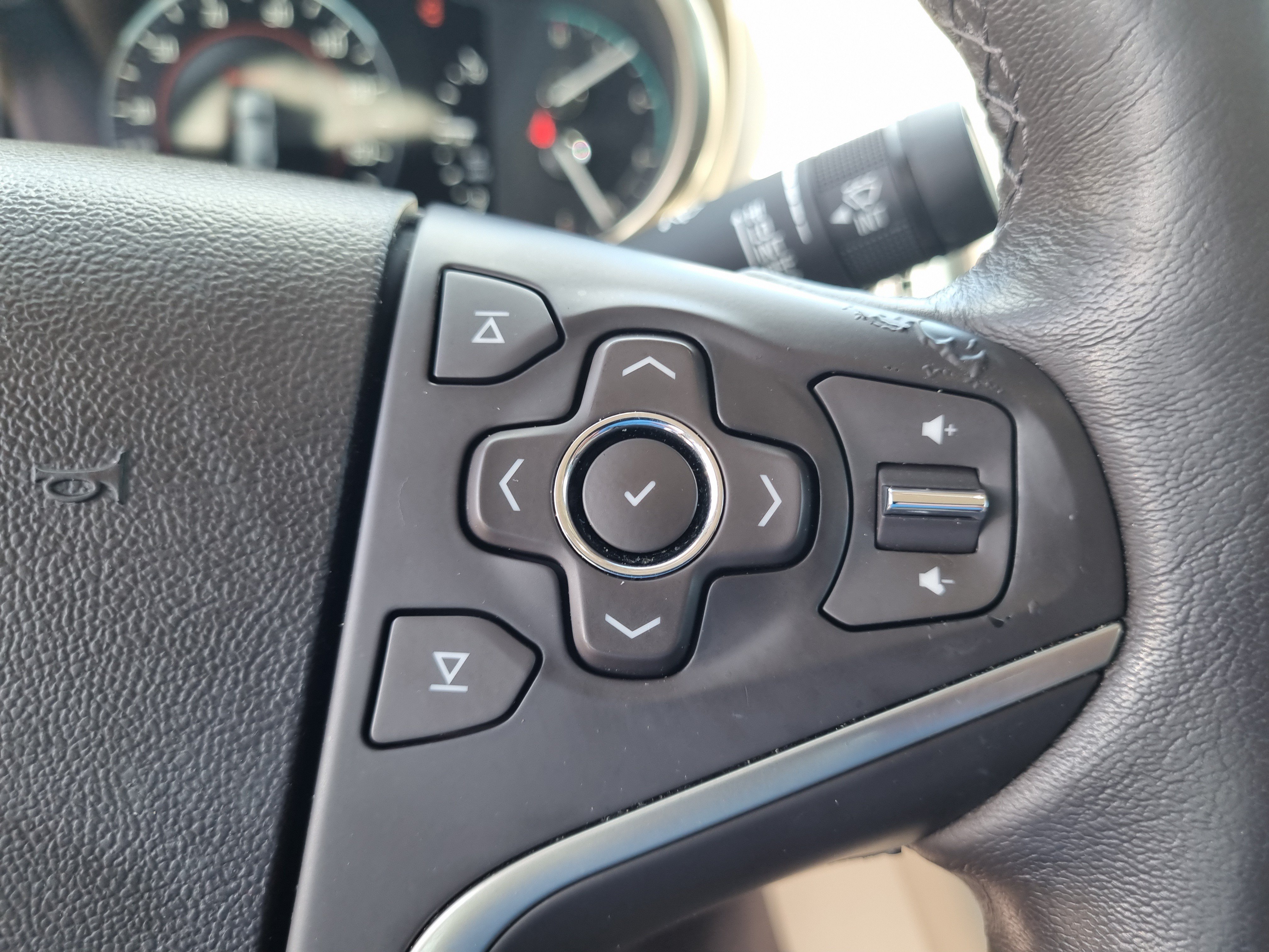 Used 2014 Buick LaCrosse Leather FWD image 28