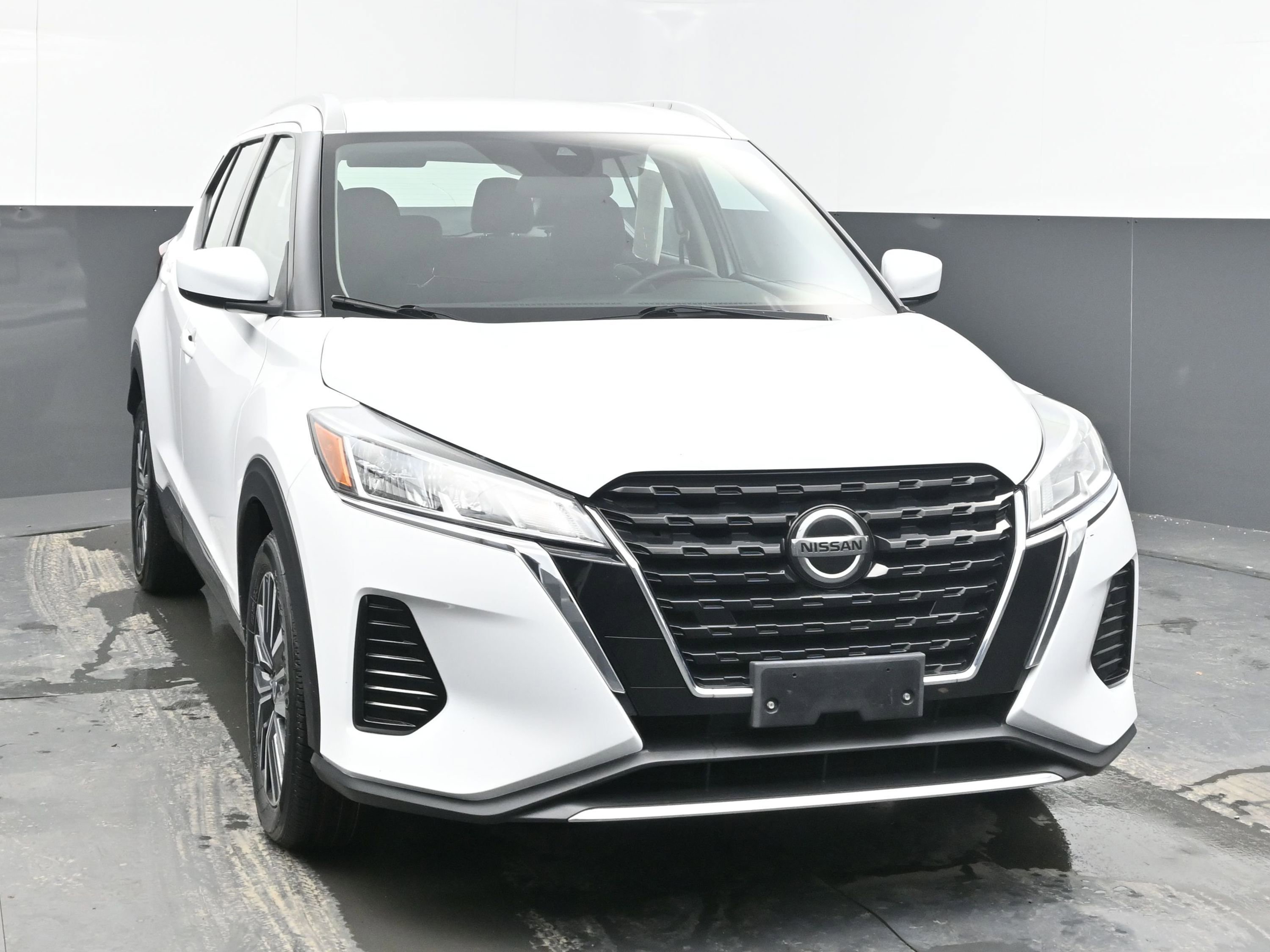 Certified 2021 Nissan Kicks SV image 2