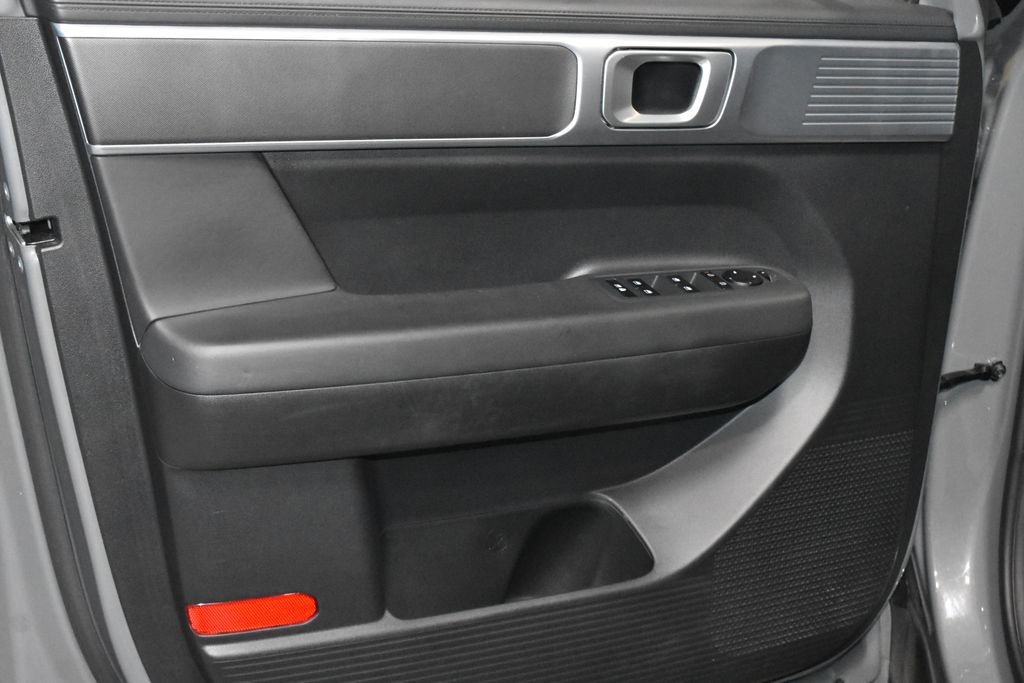 Used 2024 Hyundai Santa Fe SE FWD image 4
