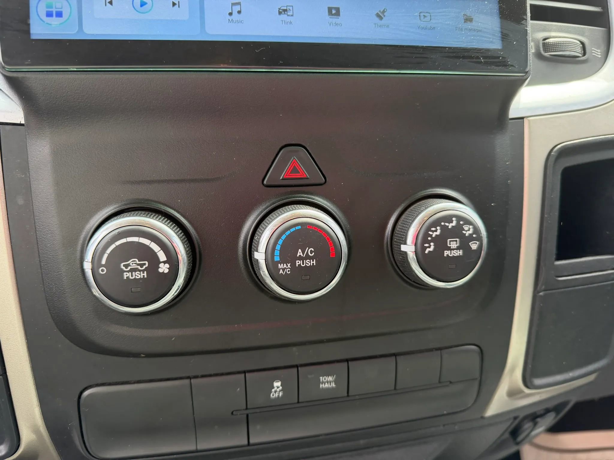 Used 2014 RAM 1500 Classic SLT image 19