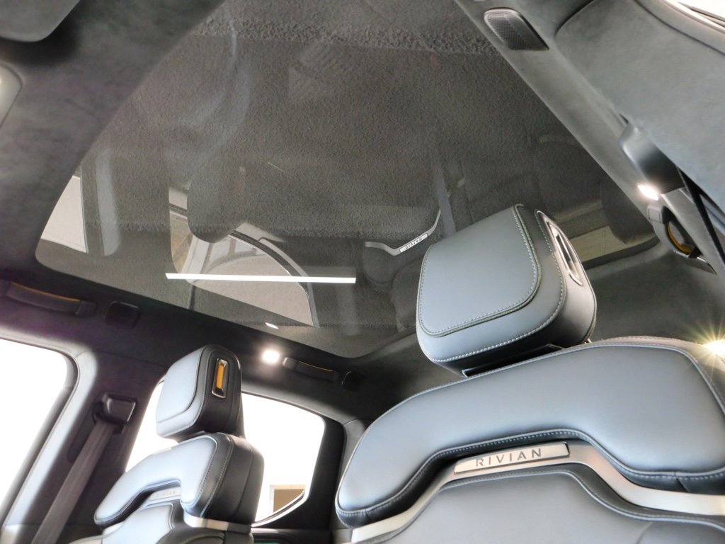 Used 2022 Rivian R1T Adventure image 23