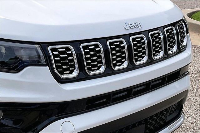 Used 2025 Jeep Compass Limited AWD/4WD image 26