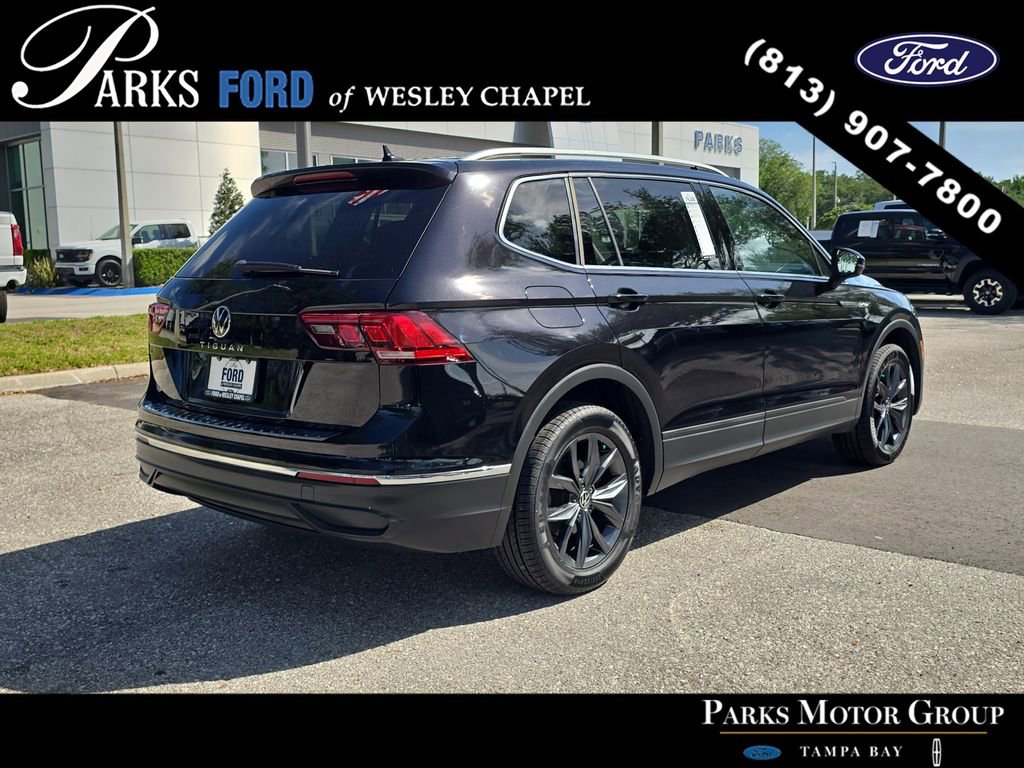 Used 2023 Volkswagen Tiguan SE w/ Panoramic Sunroof Package FWD image 4